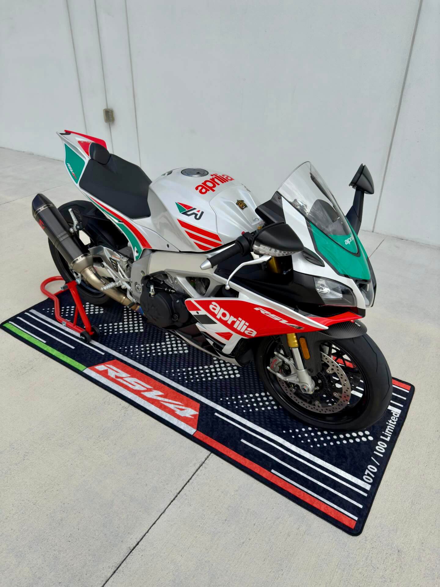 aprilia-rsv4